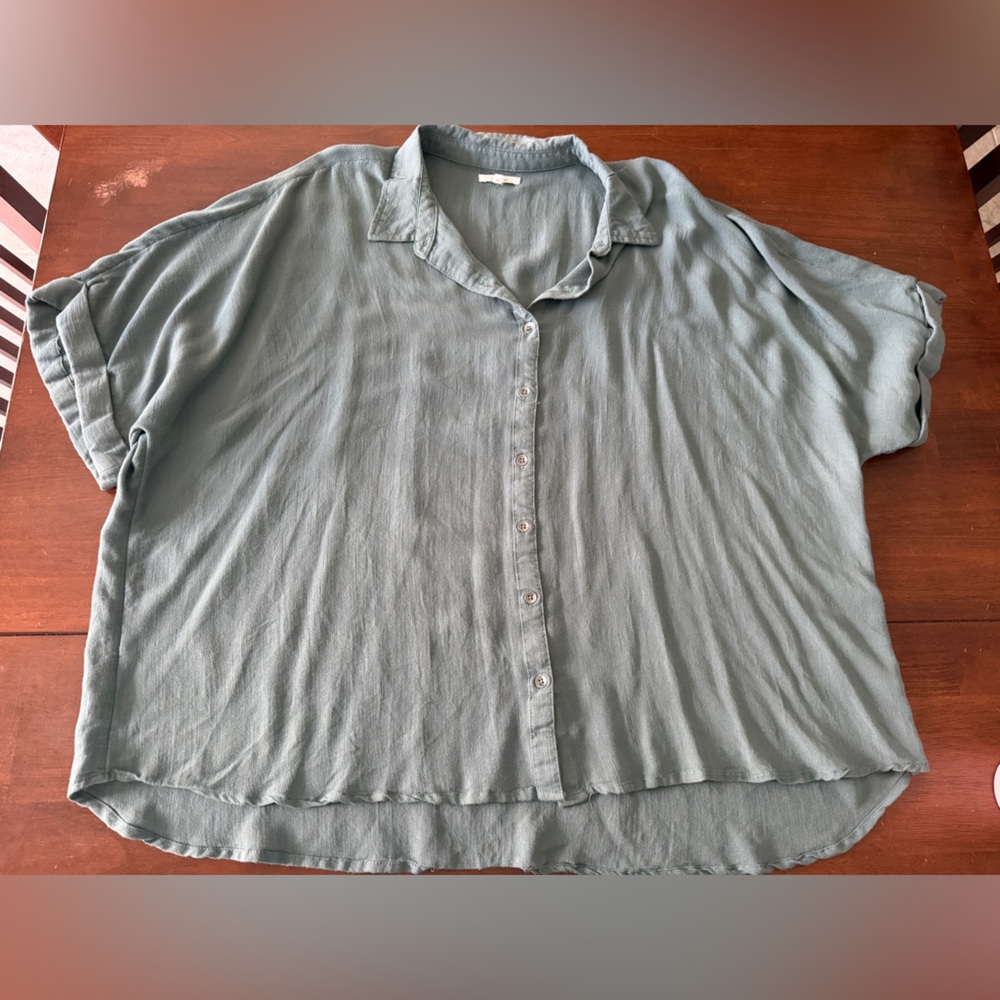 Women’s Dusty Blue/Gray Button-Up Shirt